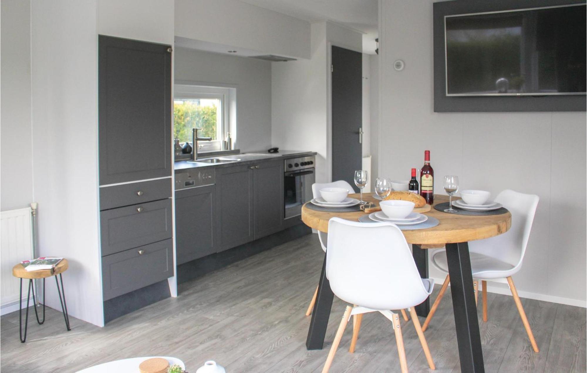 Beautiful Home In Sint-Annaland With Kitchen Buitenkant foto