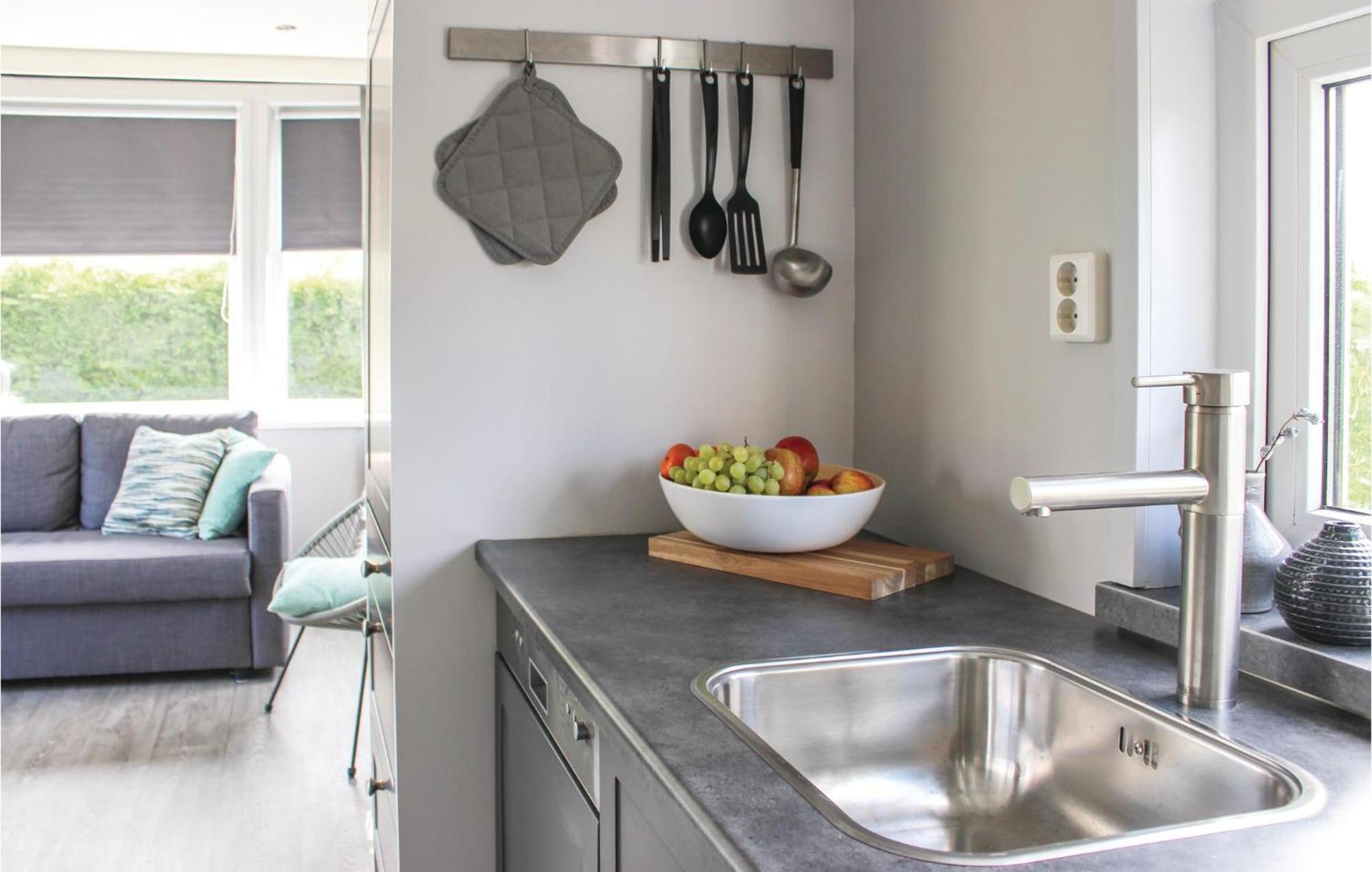Beautiful Home In Sint-Annaland With Kitchen Buitenkant foto