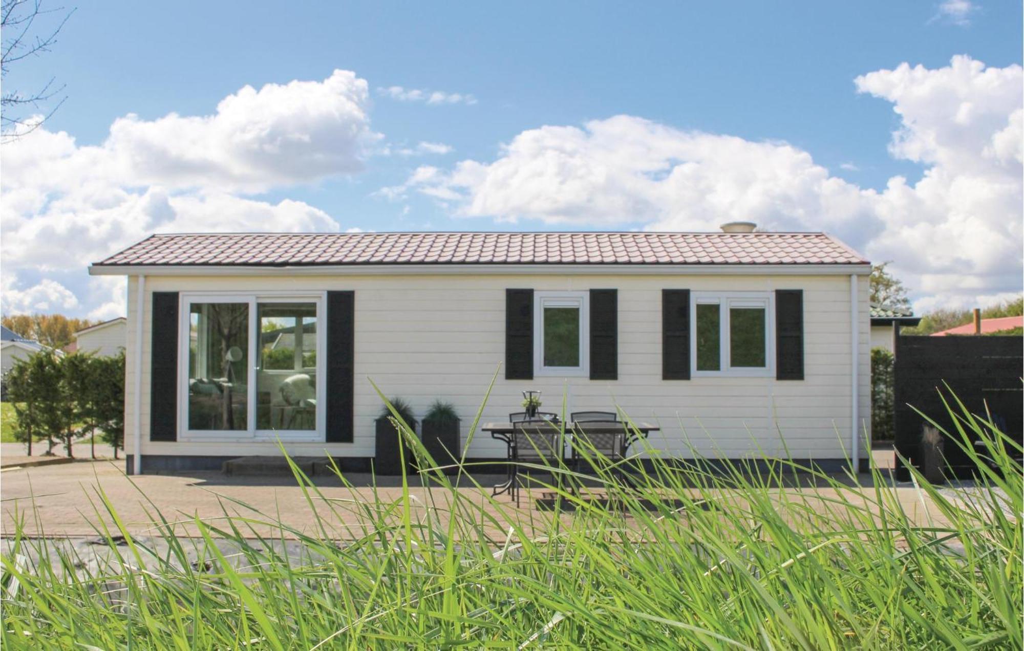Beautiful Home In Sint-Annaland With Kitchen Buitenkant foto