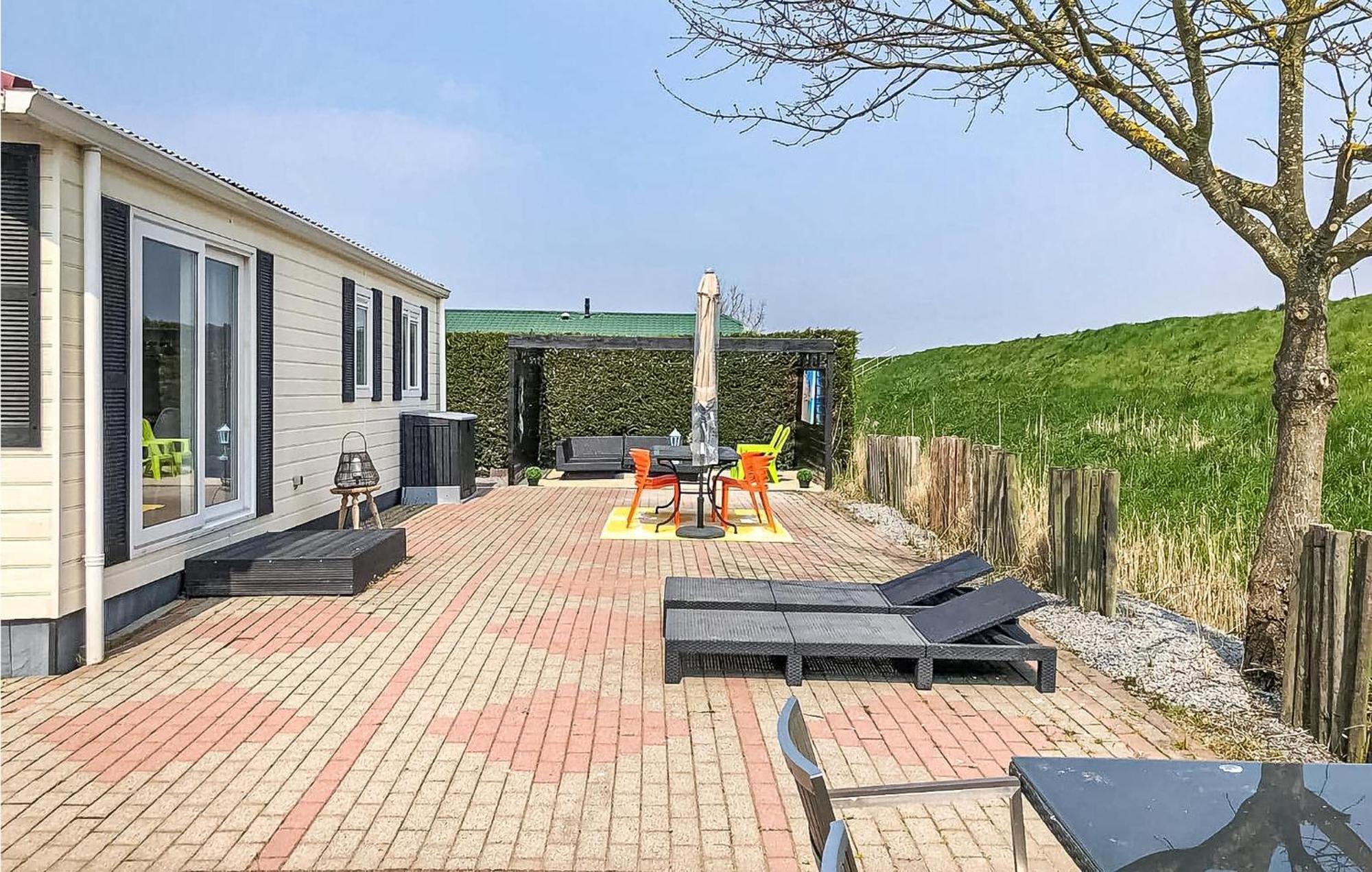 Beautiful Home In Sint-Annaland With Kitchen Buitenkant foto